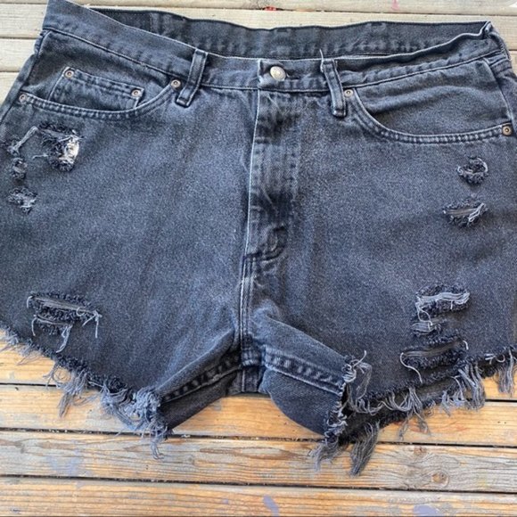 Vintage Wrangler black high rise distressed jean cut off shorts size 14 - Picture 3 of 7